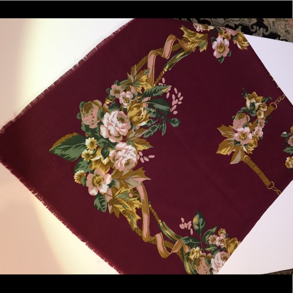 Elaine Gold Accessories - Elaine Gold vintage floral scarf
